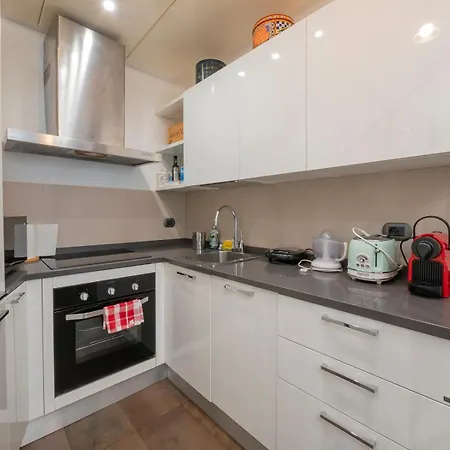 Youhosty - Elegant Duomo Apartment Milan
